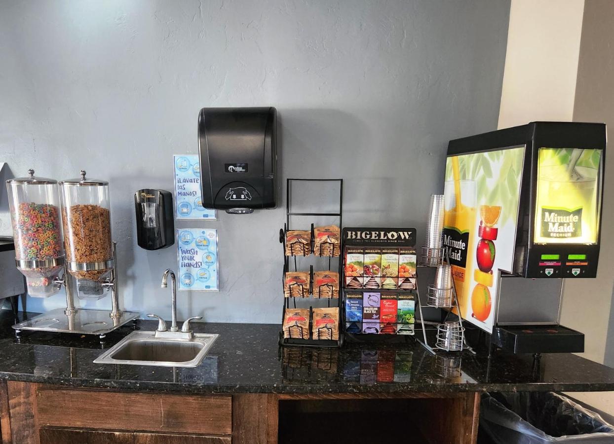 Red Lion Inn & Suites Tucson Downtown Екстер'єр фото
