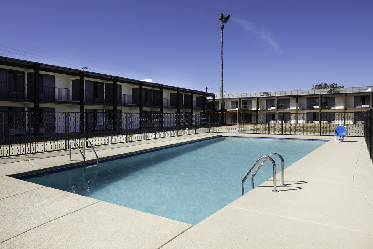 Red Lion Inn & Suites Tucson Downtown Екстер'єр фото